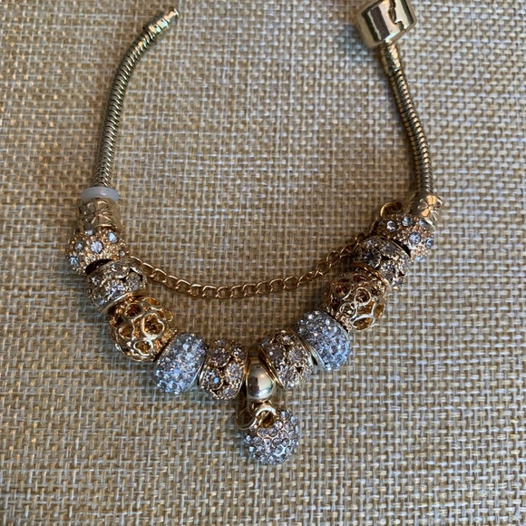 High quality Pandora type charm bracelet, gold tone with crystals. - Picture 3 of 7
